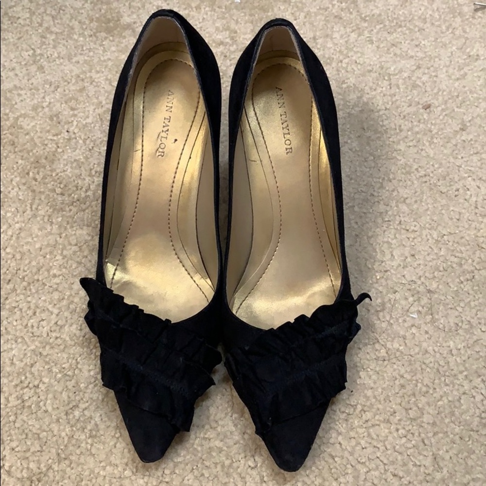 AnnTaylor black pumps